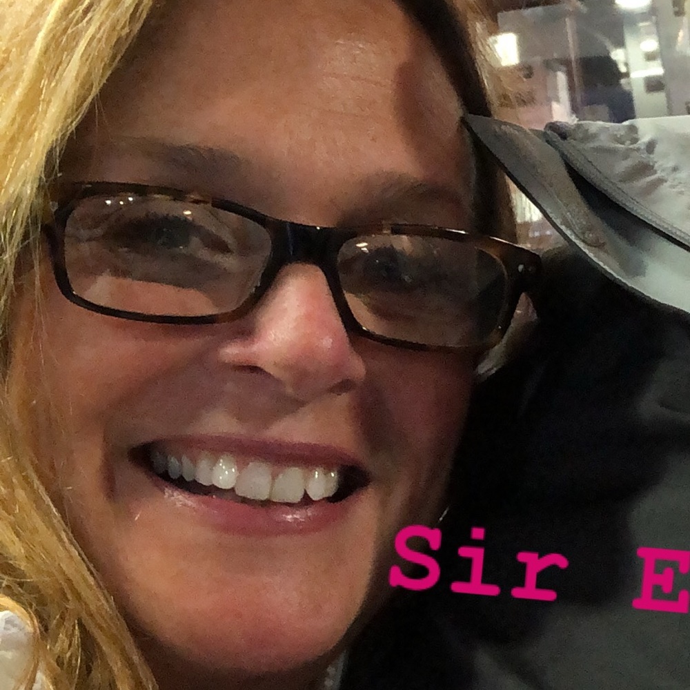 Meet your Posher, Elzabeth